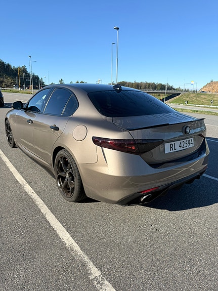 Alfa Romeo Giulia 5 of 10