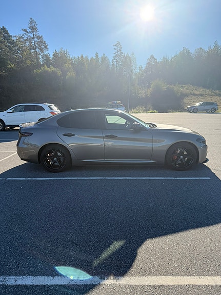 Alfa Romeo Giulia 8 of 10