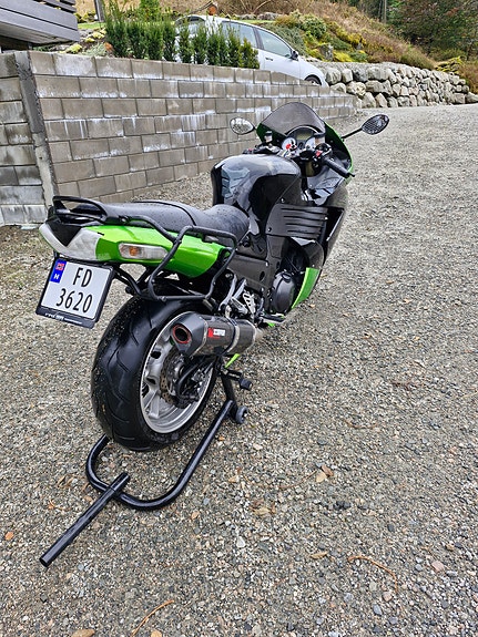 Kawasaki ZZR 1400 8 of 12