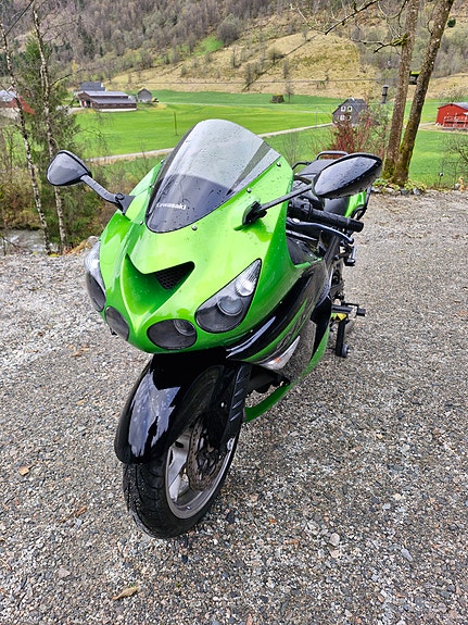 Kawasaki ZZR 1400 2 of 12