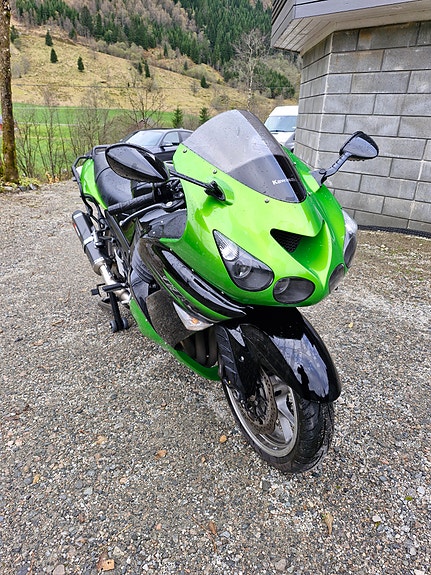 Kawasaki ZZR 1400 6 of 12