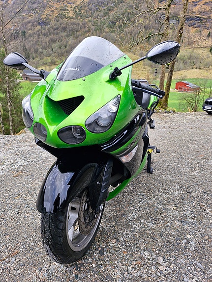 Kawasaki ZZR 1400 5 of 12