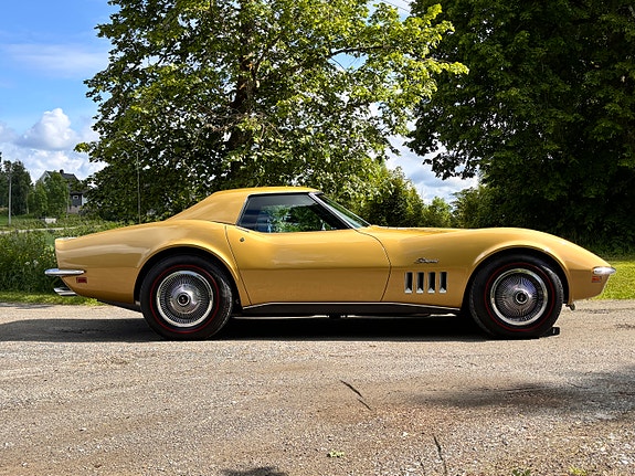 Chevrolet Corvette 4 of 28