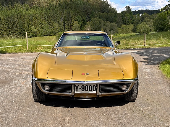 Chevrolet Corvette 2 of 28