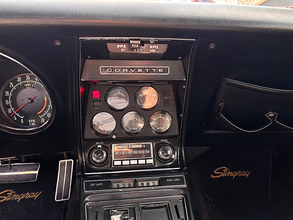 Chevrolet Corvette 14 of 28