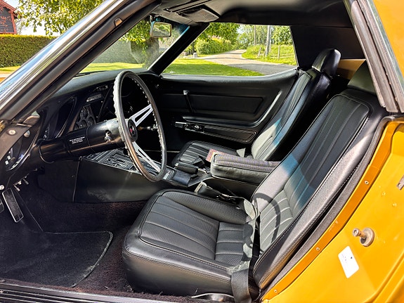 Chevrolet Corvette 10 of 28