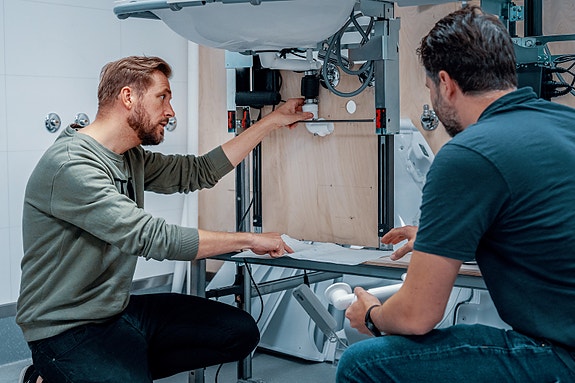 Våre produktutviklere jobber tett med både salg, prosjekt og produksjon for å sikre gode løsninger til kundene våre. Som prosjektmedarbeider blir du en del av dette samarbeidet.