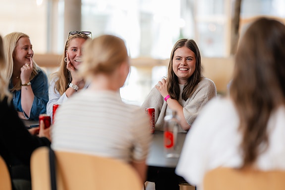 Vi har spisesteder og kaffebarer på flere campus