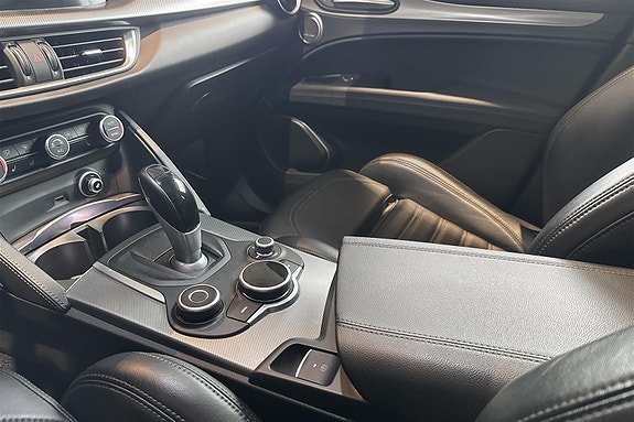 Alfa Romeo Stelvio 11 of 21