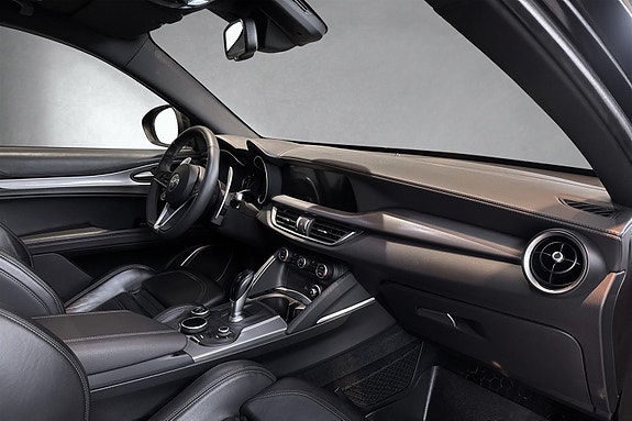 Alfa Romeo Stelvio 21 of 21
