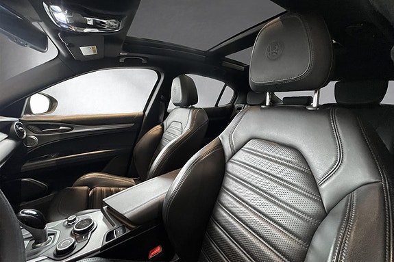 Alfa Romeo Stelvio 13 of 21