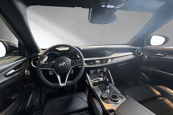 Alfa Romeo Stelvio 9 of 21