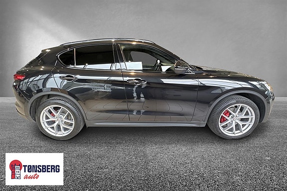 Alfa Romeo Stelvio 4 of 21