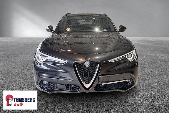 Alfa Romeo Stelvio 2 of 21