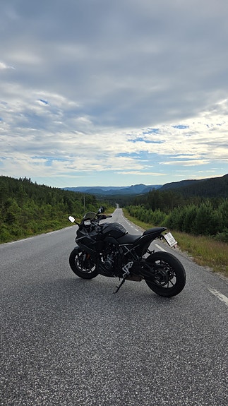 Suzuki GSX-8R 7 of 9