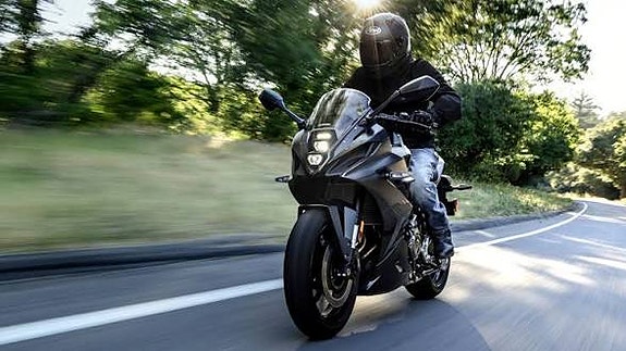 Suzuki GSX-8R 2 of 9