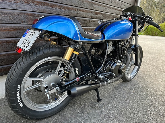 Suzuki GSX 400 2 of 4