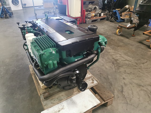 VOLVO PENTA D4 - 260HK 4 of 4