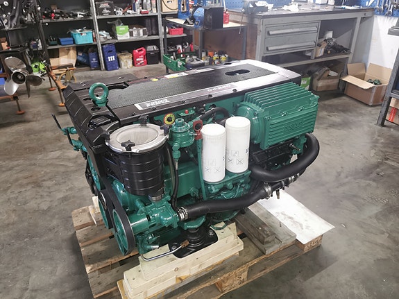 VOLVO PENTA D4 - 260HK 3 of 4