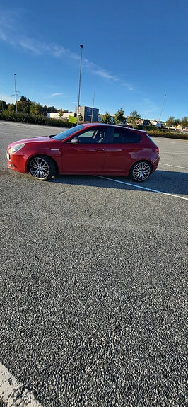 Alfa Romeo Giulietta 2 of 14