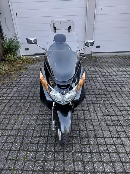 Suzuki AN 400Z Burgman 3 of 4