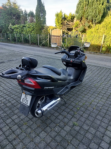 Suzuki AN 400Z Burgman 2 of 4
