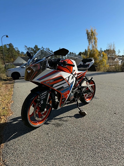 KTM RC 125 2 of 6