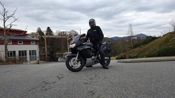 Suzuki GSX 750 F 3 of 3