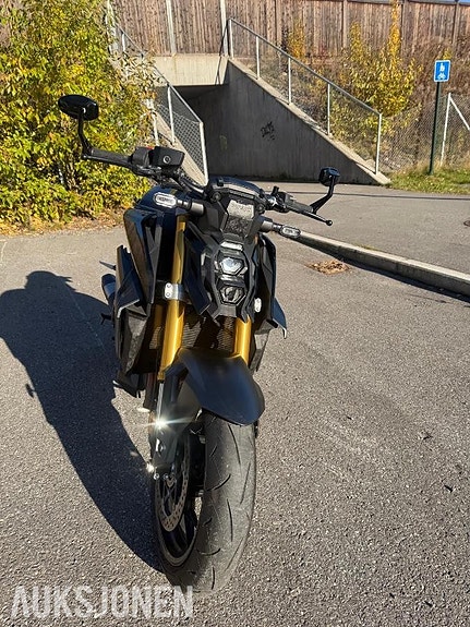 Suzuki GSX-S 1000 17 of 20