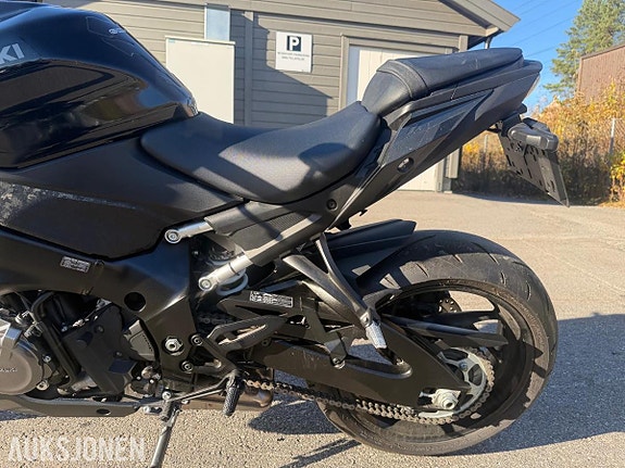 Suzuki GSX-S 1000 4 of 20
