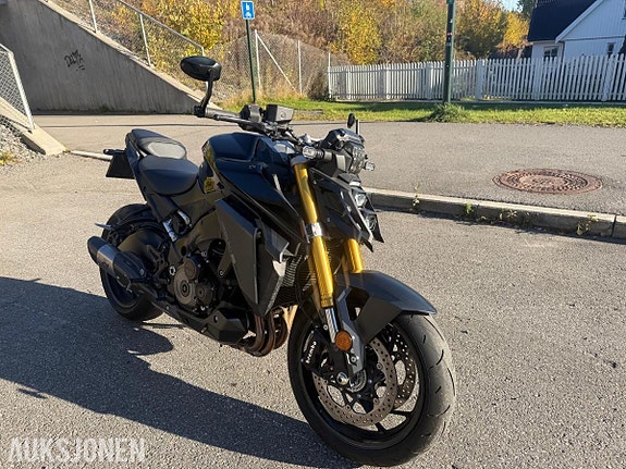 Suzuki GSX-S 1000 2 of 20