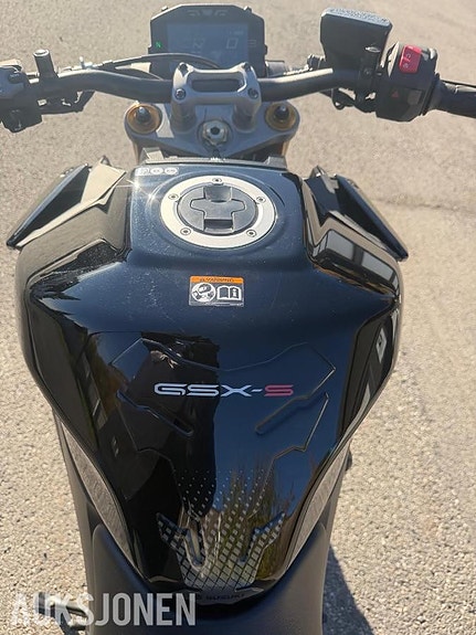 Suzuki GSX-S 1000 12 of 20
