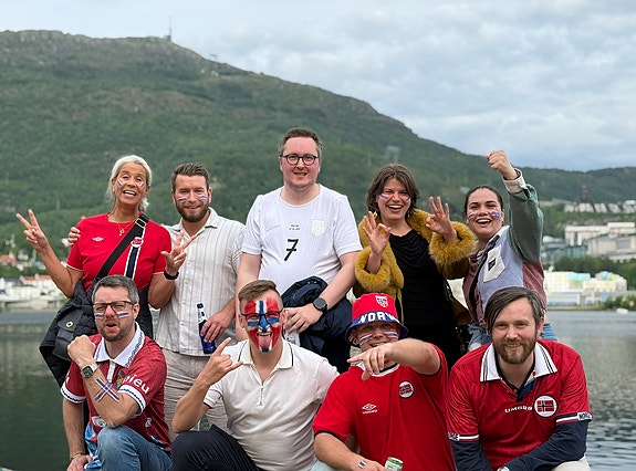 Vi setter trivsel og samhold høyt! Sosiale aktiviteter og teambuilding bidrar til et inkluderende arbeidsmiljø, gode relasjoner og et sterkt fellesskap.