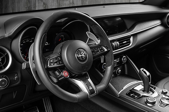 Alfa Romeo Stelvio Quadrifoglio 21 of 30