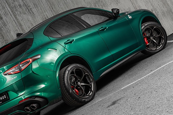 Alfa Romeo Stelvio Quadrifoglio 2 of 30