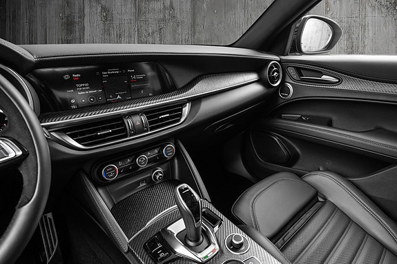 Alfa Romeo Stelvio Quadrifoglio 23 of 30