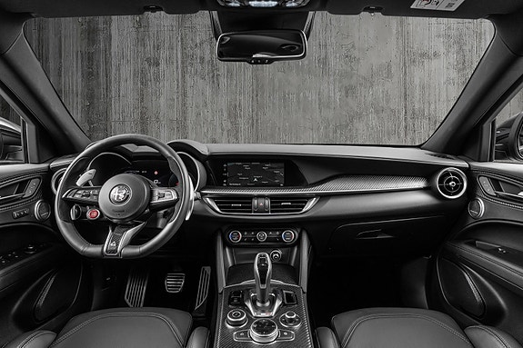 Alfa Romeo Stelvio Quadrifoglio 29 of 30
