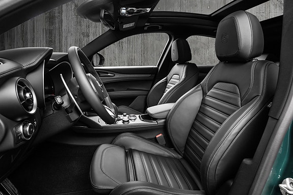 Alfa Romeo Stelvio Quadrifoglio 22 of 30