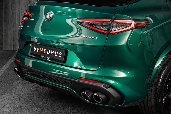 Alfa Romeo Stelvio Quadrifoglio 3 of 30