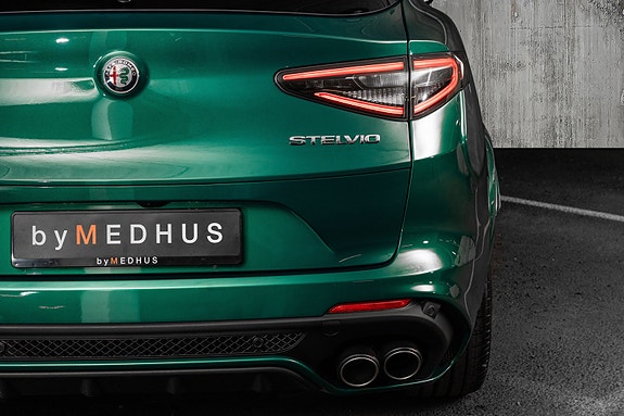 Alfa Romeo Stelvio Quadrifoglio 5 of 30