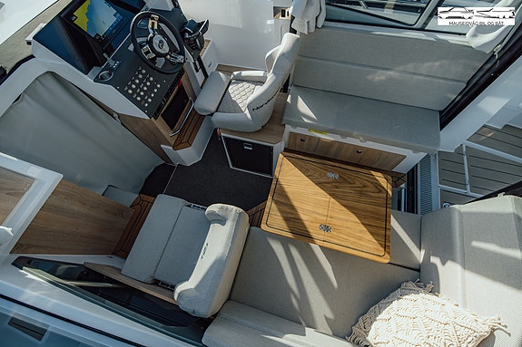 Nordkapp Coupe 905 | Mercury 425 V10 12 of 14