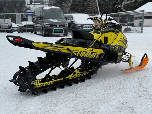 Ski-doo Summit 850 E-Tec 2 of 4