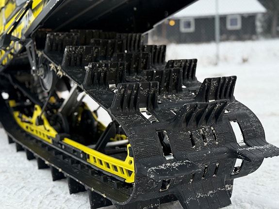 Ski-doo Summit 850 E-Tec 4 of 4