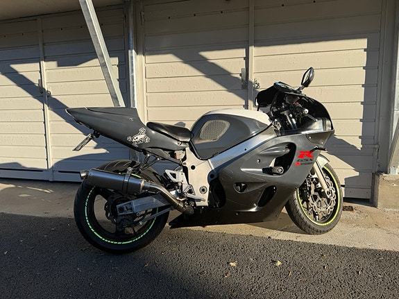 Suzuki GSX-R 600 3 of 14