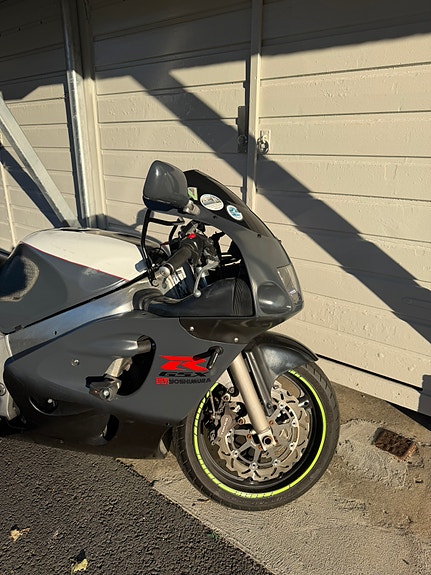 Suzuki GSX-R 600 4 of 14