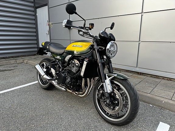 Kawasaki Z 900 RS 2 of 7