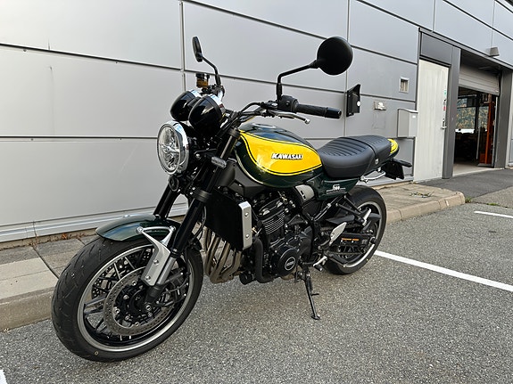 Kawasaki Z 900 RS 3 of 7