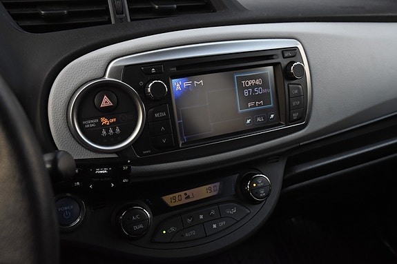 Toyota Yaris 13 of 18