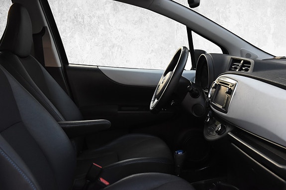 Toyota Yaris 8 of 18