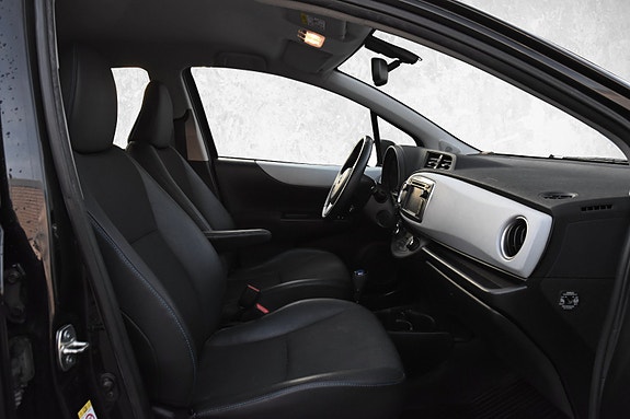 Toyota Yaris 7 of 18